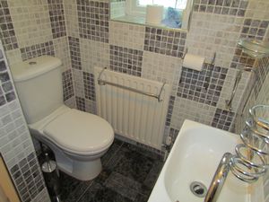 Ensuite- click for photo gallery
